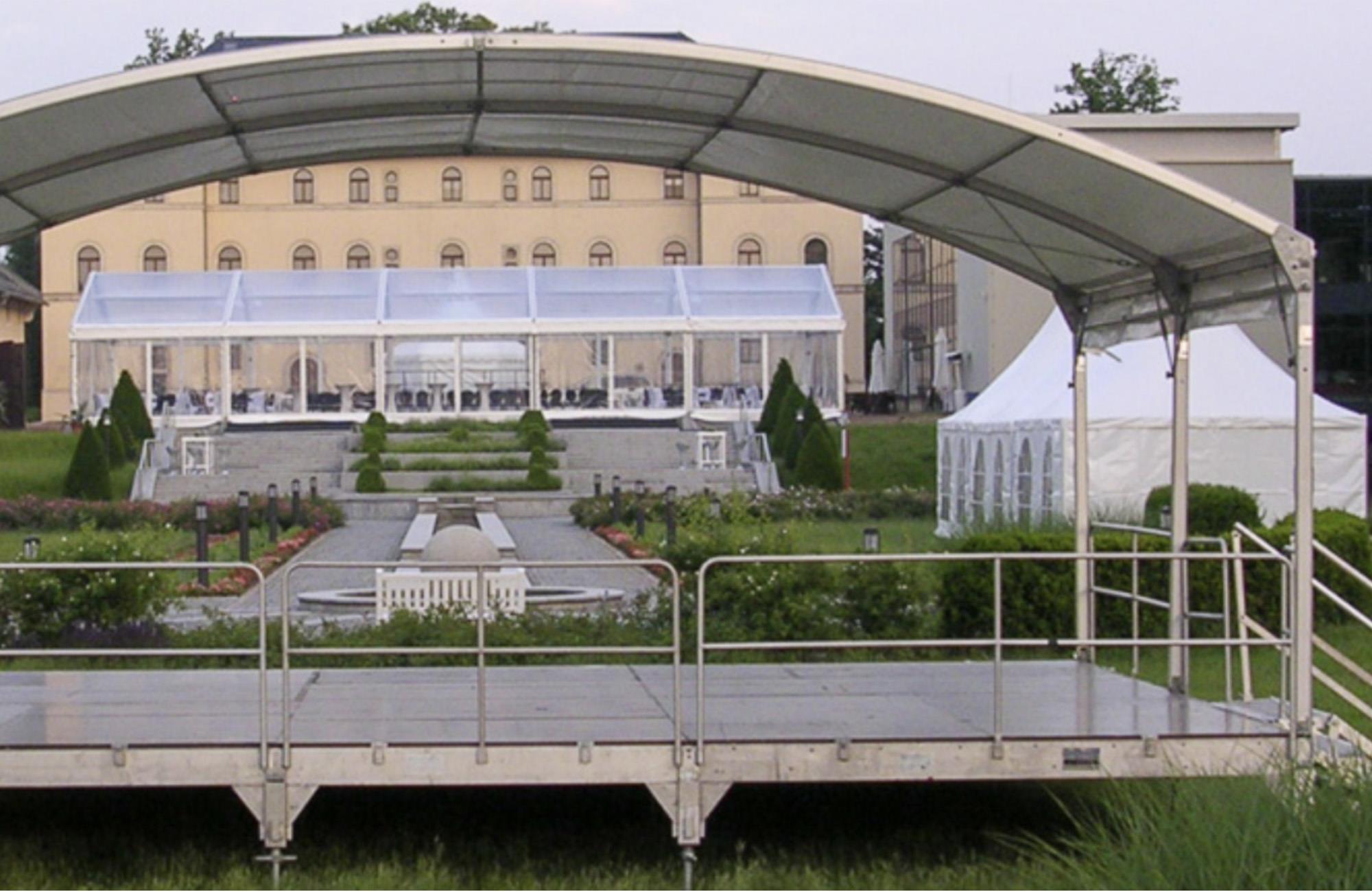 Profi Bühne 8x6m mit Treppe und Dach Profi Bühne 8x6m mit Treppe und Dach